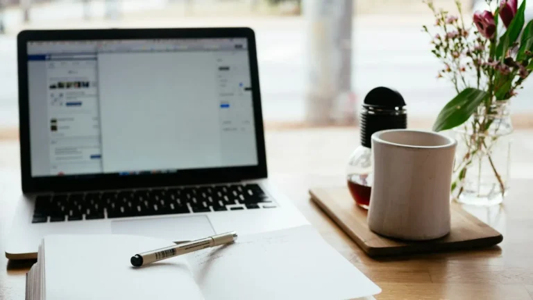 Laptop and notebook for an online course membership website
