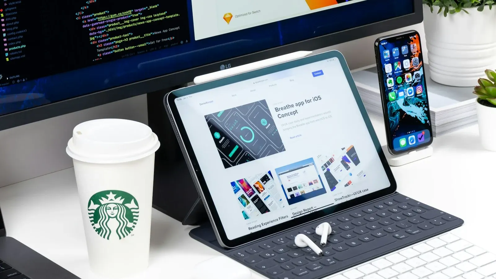 Monitor showing website products to compare WordPress, Wix and Squarespace